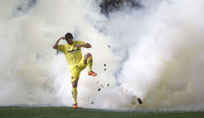 Un loco lanzó una bomba de humo en el Madrigal que tuvo que ser desalojado. 