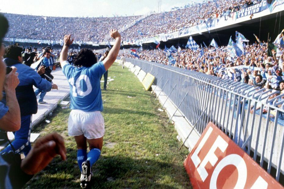 Maradona brilló como nadie lo ha hecho en San Paolo