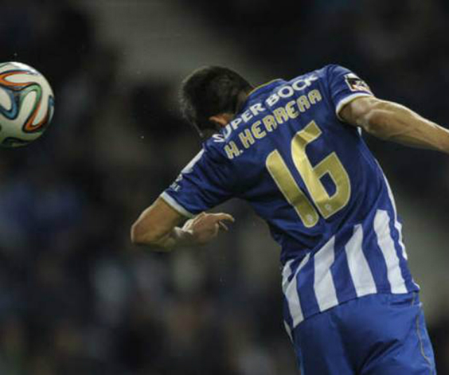 Herrera con la camiseta del Oporto.