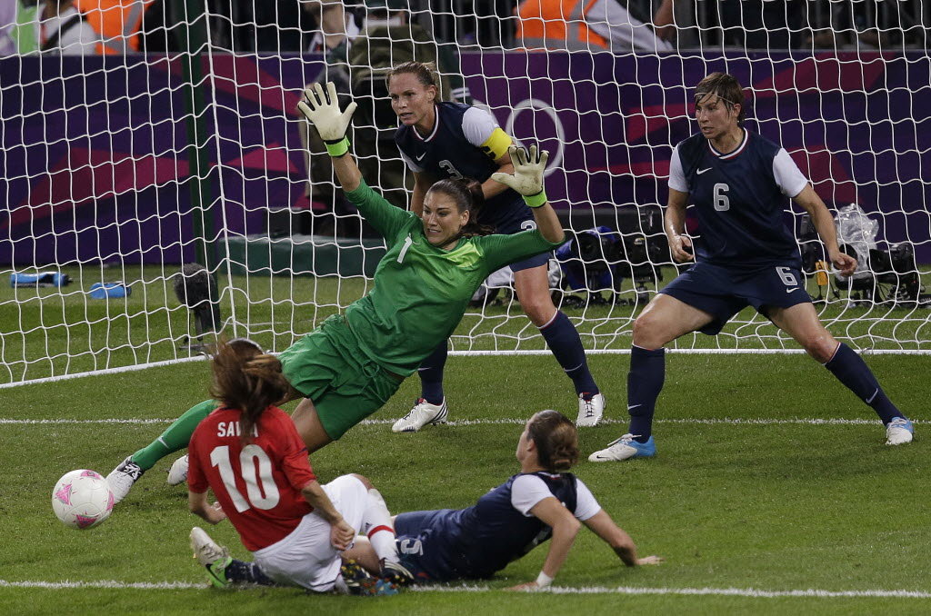 Hope Solo, gran portera y una jugadora de las más buscadas por la red. 