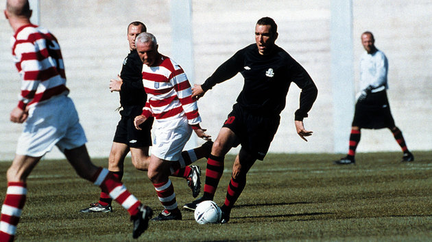 Los futbolistas que se convirtieron en actores 2 Vinnie Jones en Mean Machine.