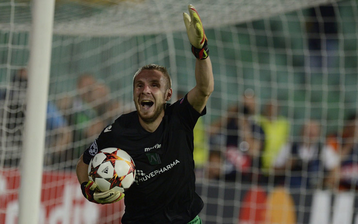 Cosmin Moti paró dos penaltis y marcó un gol en la fase previa.