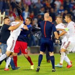 Serbia y Albania acaban a golpes 
