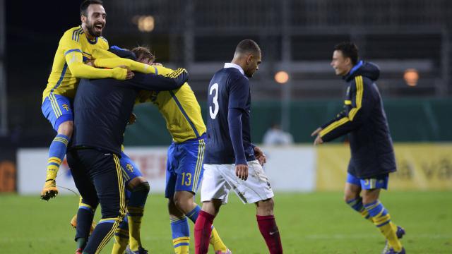 In this way Kurzawa left the field. Maybe he learned his lesson.