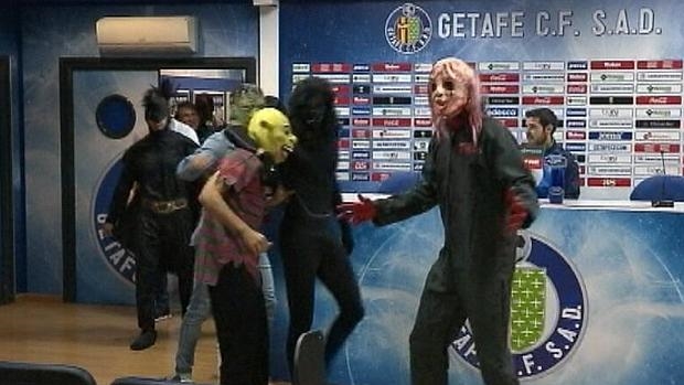 jugadores del barcelona la lían en hallowenn
