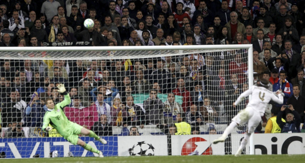 Este penalti de Ramos a la grada dio para muchos chistes y burlas en la red. Después marcó uno a lo Panenka ante Portugal.
