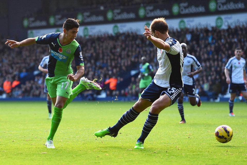 Ayoze se marcó este golazo de tacón con la zamarra del Newcastle.