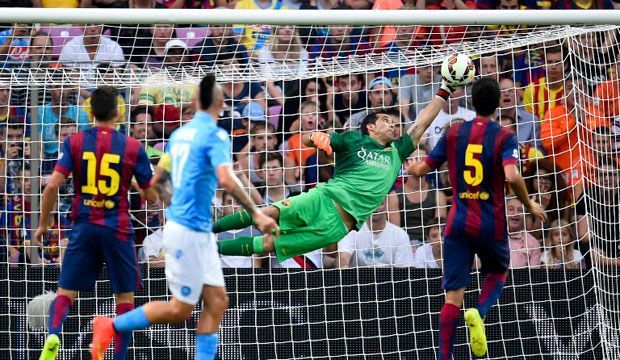 Claudio Bravo continues to make stops now in the ranks of Barcelona.