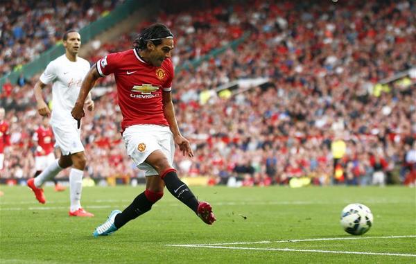 El Tigre scoring a goal with the United.