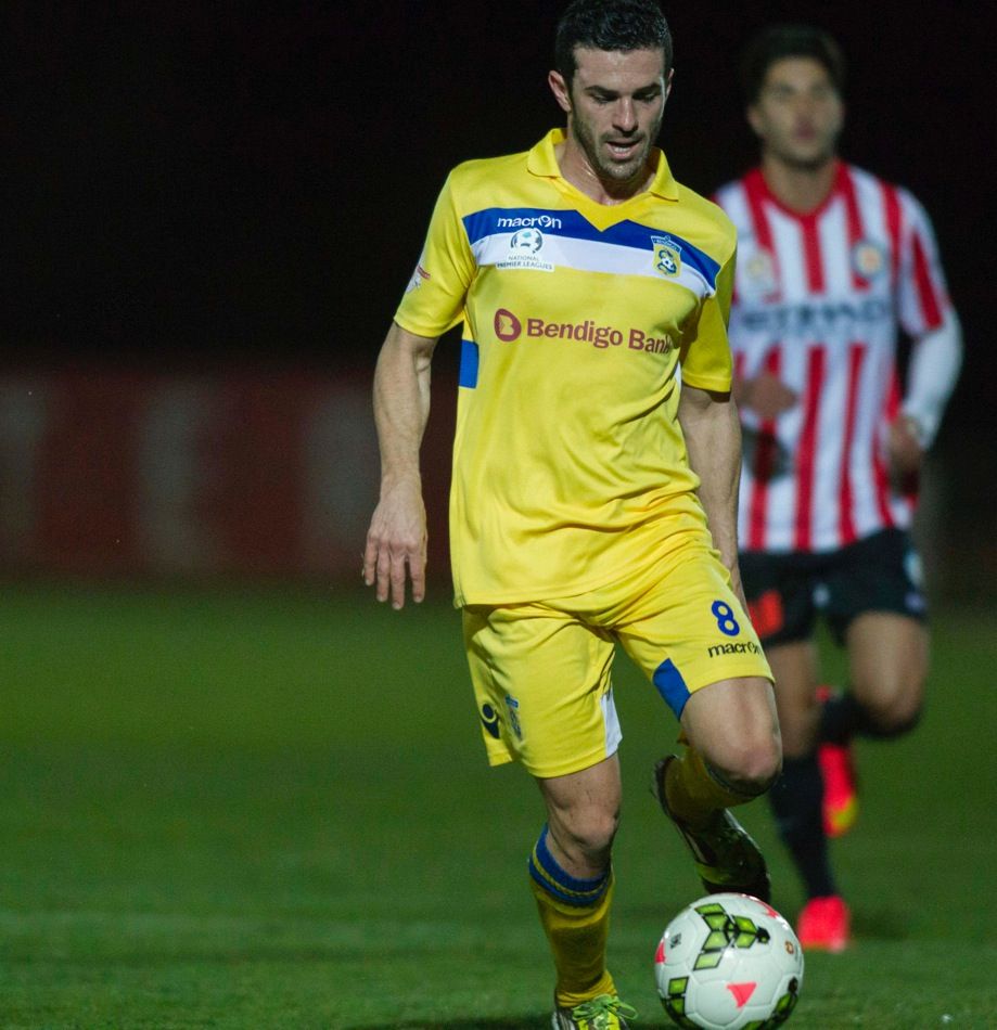 Vitaka Rodríguez con la zamarra del Bendigo. Foto: Livepixel
