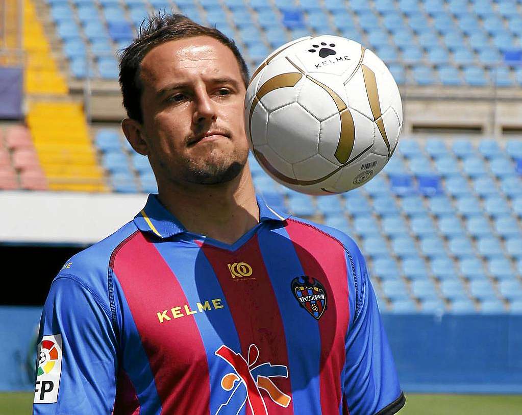 Dudka el día de su presentación con el Levante. 