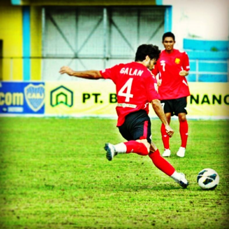 Galán también jugó en Indonesia.
