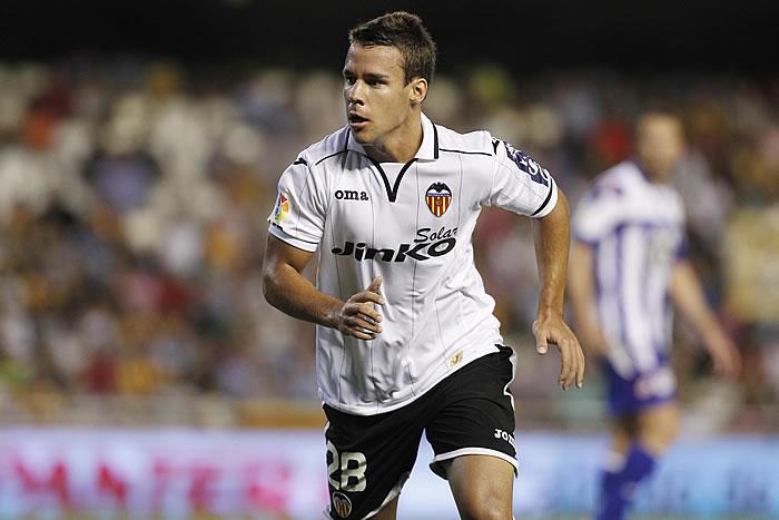 Bernat con la zamarra del Valencia.