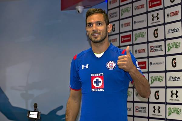 Roque Santacruz llega desde el Málaga.