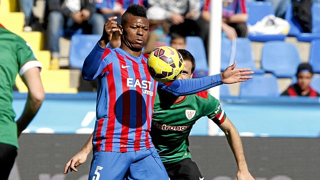 Kalu Uche jugará cerca de su hermano. 