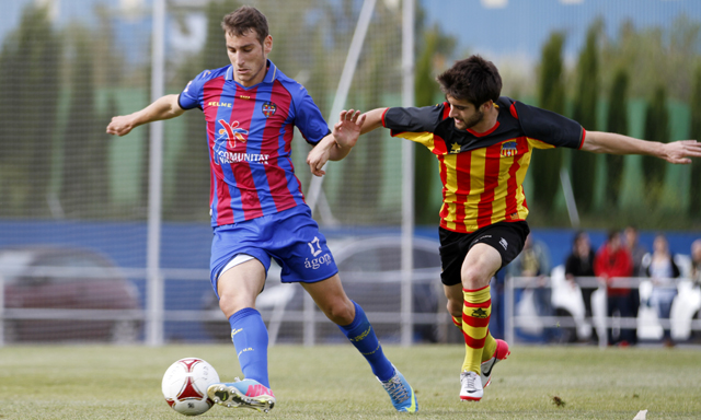 Iván López en un partido con el Levante B en la 2012/13.