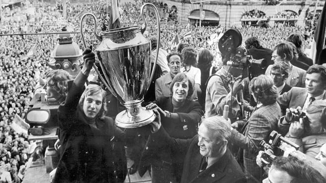 Cruyff ganó 3 veces seguidas la copa como jugador.