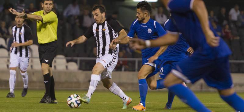 El Castellón de Rubén Suárez intentará ascender a Segunda B.