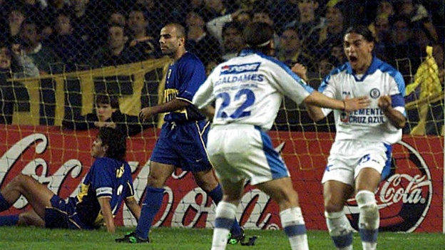 Cruz Azul ante Boca en la Libertadores de 2001. 