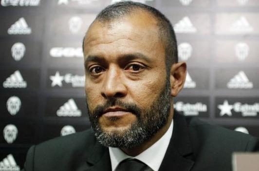 El peor inicio de Liga del Valencia en el siglo XXI 2 Nuno acabó fuera del Valencia pese a empezar mucho mejor que Pako Ayestarán.