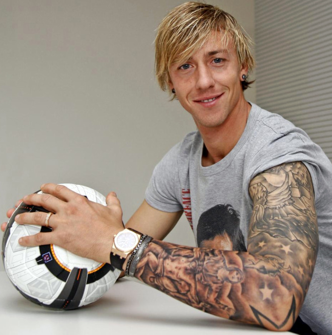 El ex jugador del Real Madrid y Besiktas fue uno de los primeros futbolistas en apuntarse a la moda. 