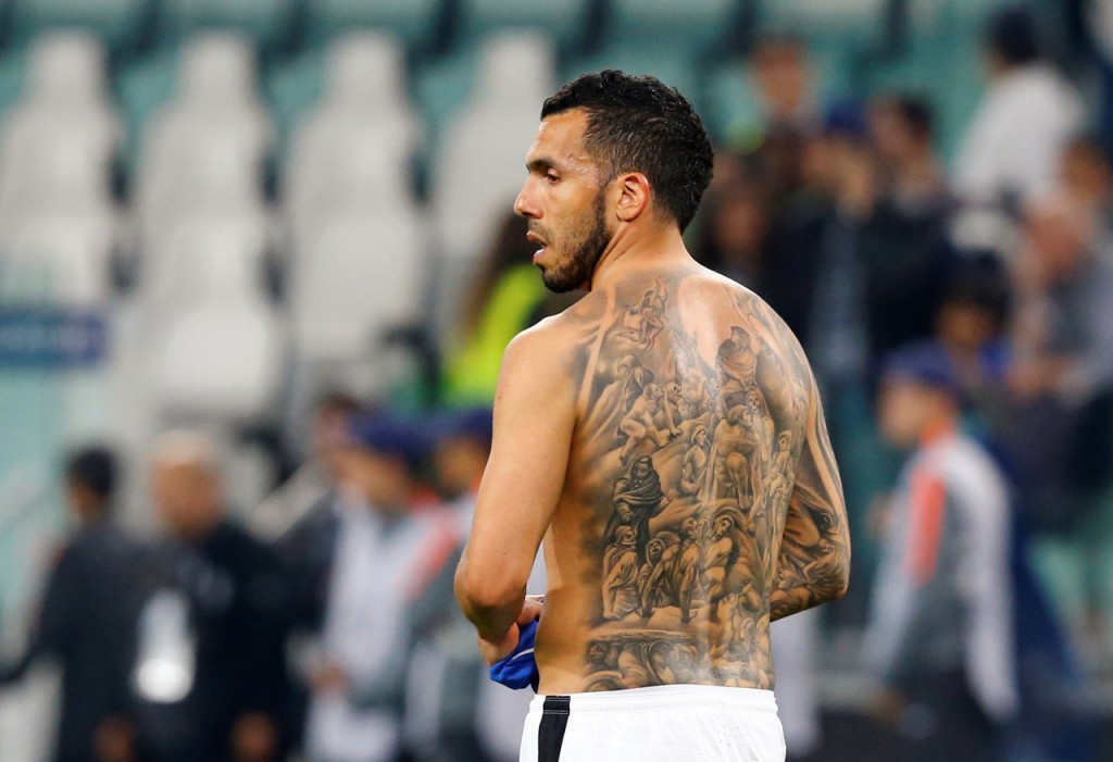 Tévez lleva un buen tatuaje. 