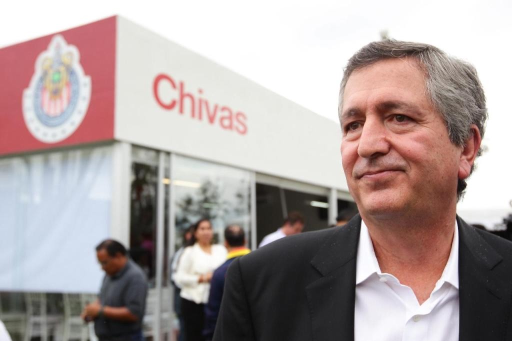 Jorge Vergara tritura entrenadores. 