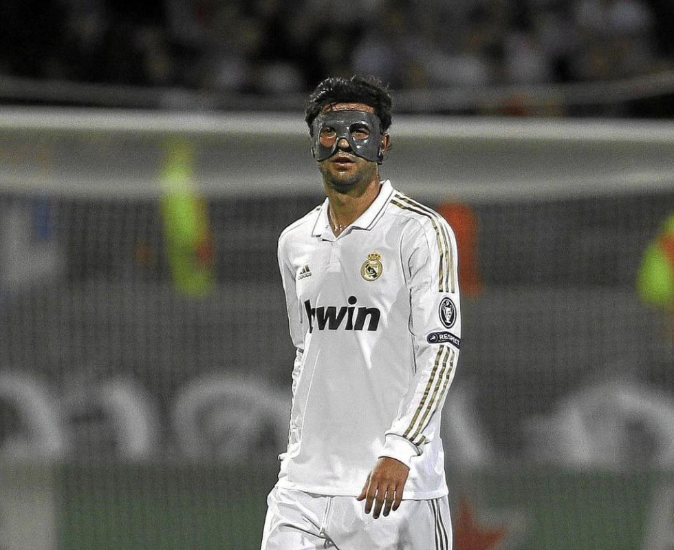 Footballers com mascaraa 3 Albiol mascara