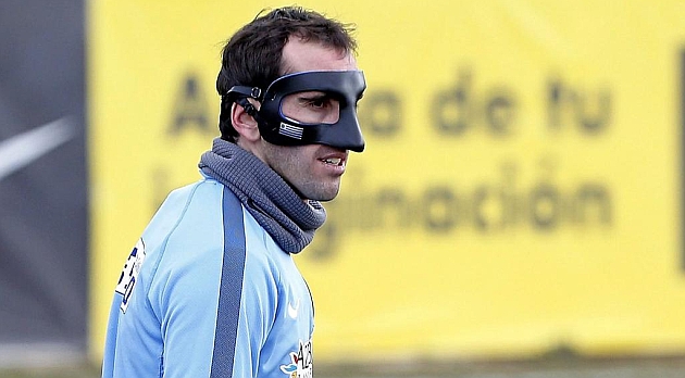 Footballers com mascaram uma máscara 6 futbolistas con mascara
