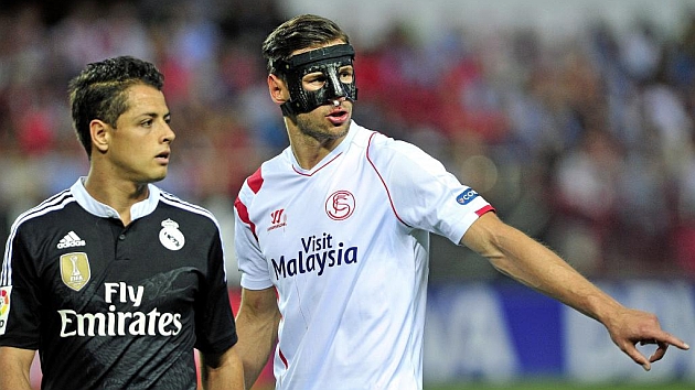 Footballers com mascarae usavam uma máscara futbolistas que llevaron mascara