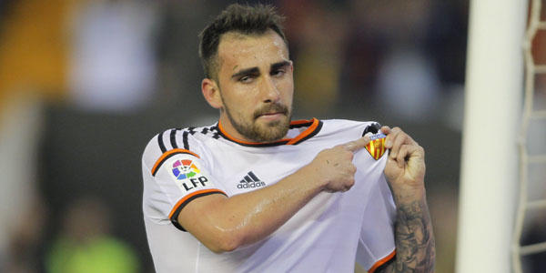 La salida de Alcácer trajo cola en el club de Mestalla. Sobre todo por las formas. 