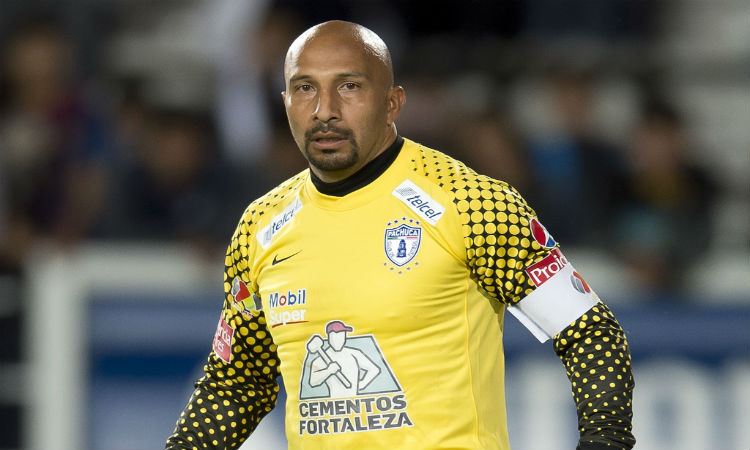 Oscar "Conejo" Pérez sigue en activo con 44 años. 