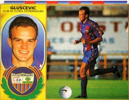 Gluscevic en el cromo típico de la época. Uno de los goleadores míticos de Segunda en los 90.