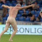 Europameister, die nackt Stadien fertig Springen