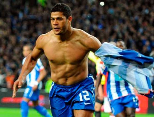 Por algo le llaman Hulk al futbolista brasileño. 
