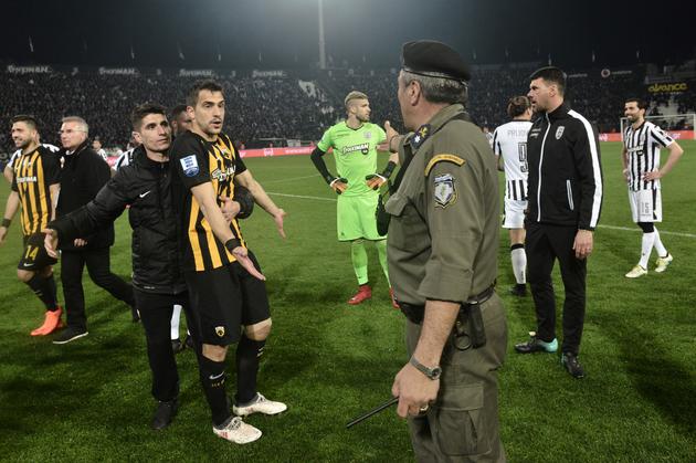 The referee threatened in the PAOK-AEK, finally grants the goal that annulled