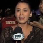 Ein Reporter für FOX wird live von einem Fan von Chivas belästigt und reagiert gut
