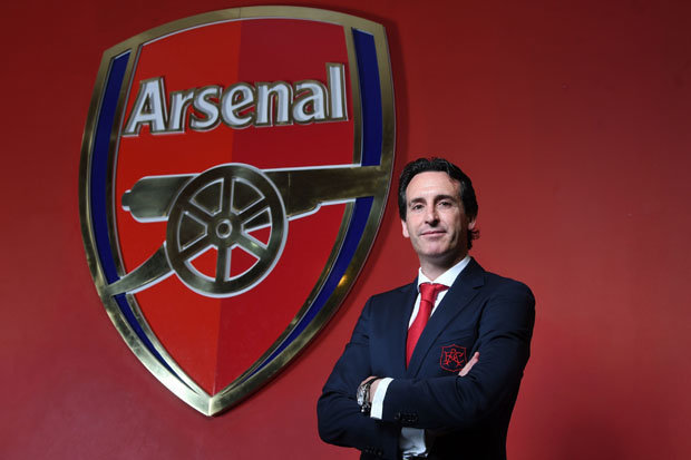 Unai Emery is presented as coach of Arsenal in an English homespun
