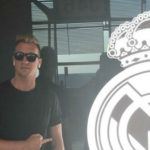 A former Barca dedicates an ugly gesture to the shield of Real Madrid