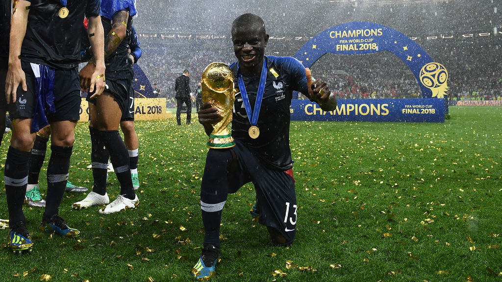 A Kanté le dio vergüenza pedir la Copa para una foto