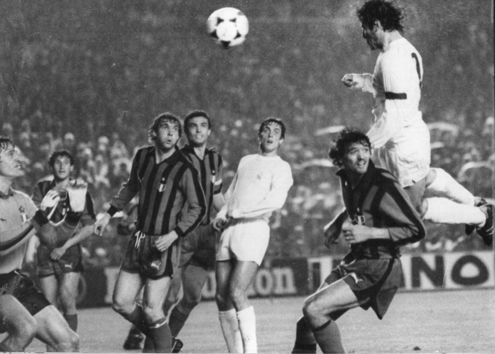santillana gol de cabeza