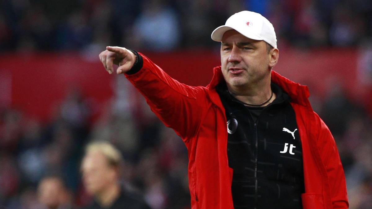 De camarero en un pub a entrenador Champions, la historia de Jindrich Trpisovsky