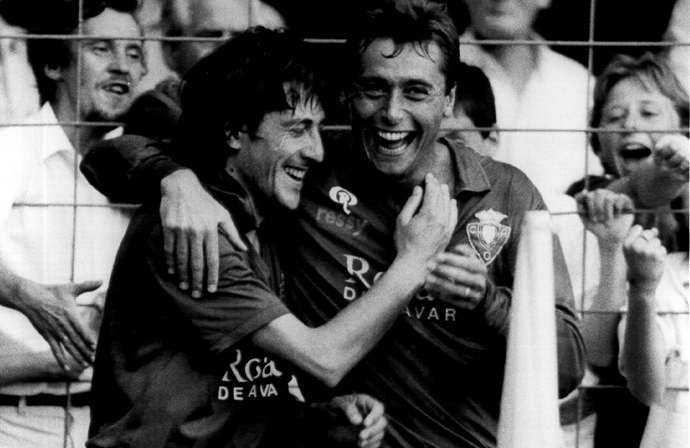 Michael Robinson eum dos grandes nomes do futebol espanhol 1 Michael Robinson y Enrique Martin en Osasuna