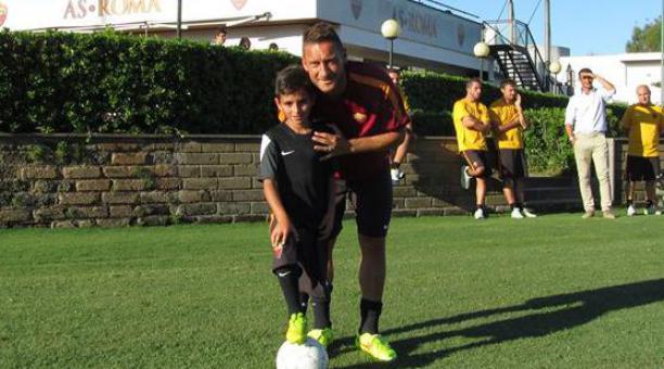 Pietro Tomaselli con Totti 