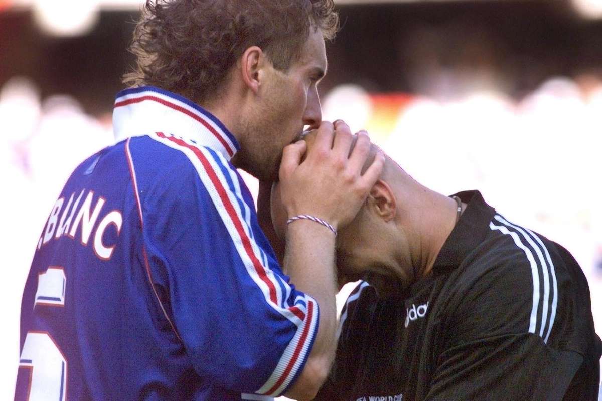 Blanc and her famous kiss on Barthez's bald head 