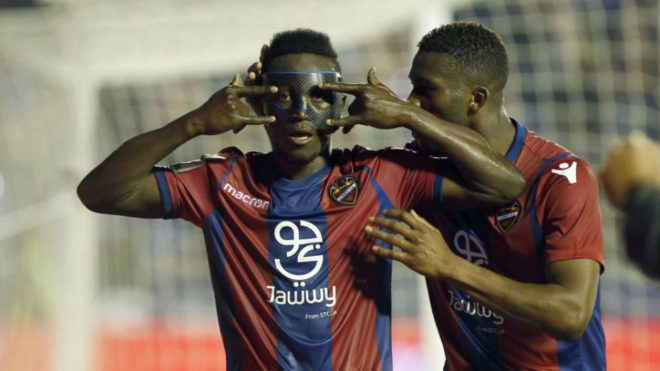 Footballers com mascarate 14 Boateng Levante mascara