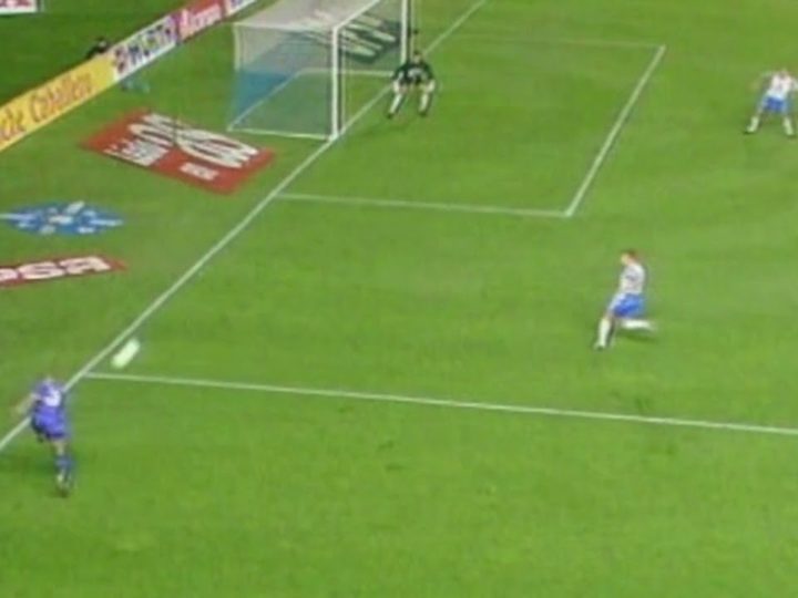 The impossible goal by Roberto Carlos to Tenerife
