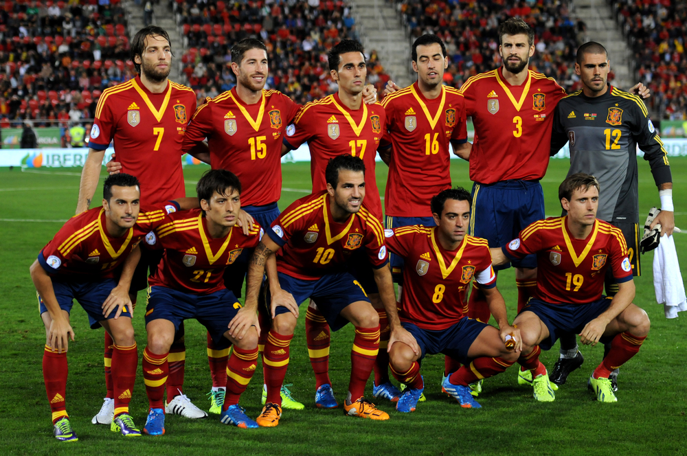 Xavi Hernández capitán de España 