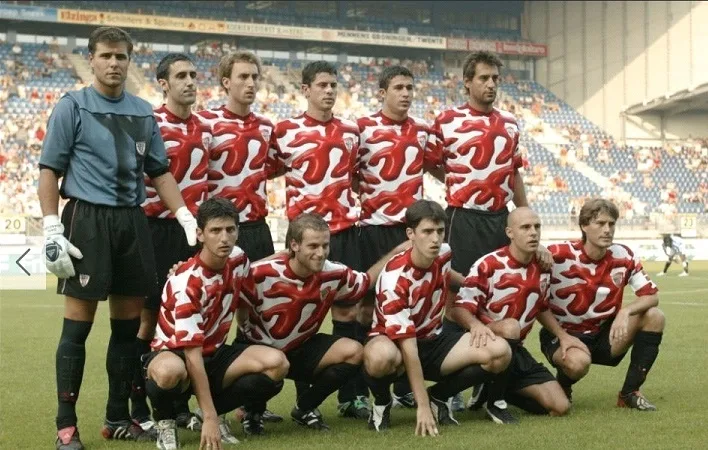 camiseta del ketchup Athletic de Bilbao 2004: Las camisetas de fútbol más feas 