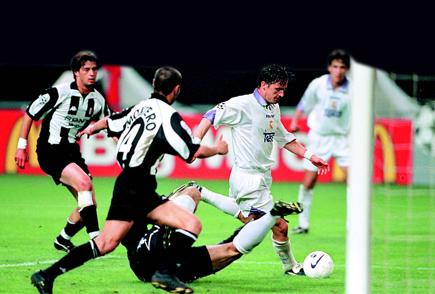 Juup HeynckestoUm dos melhores treinadores alemães da históriahistoria 3 Gol de Mijatovic en la final de Champions